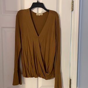 Like new!! Mustard long sleeve top
